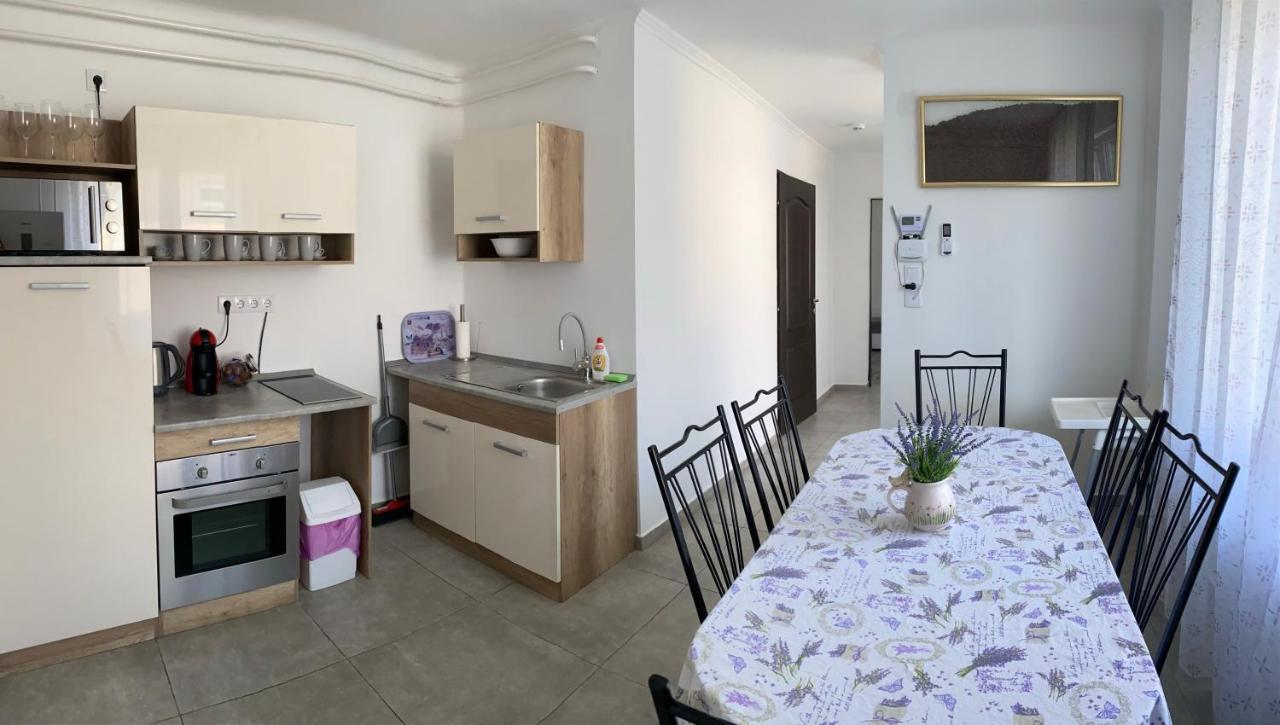 Lavender Garden Apartment Дебрецен Экстерьер фото